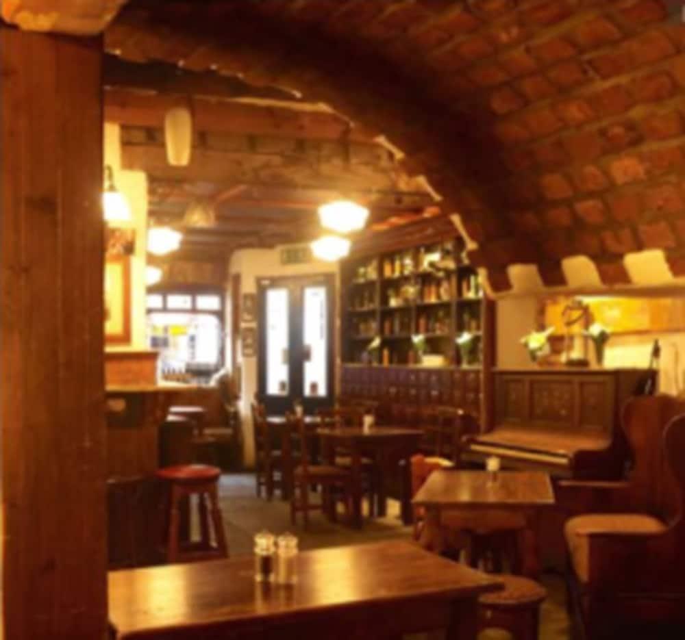 Celtic Lodge Guesthouse - Restaurant & Bar Dublín Exterior foto